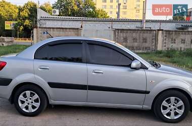 Седан Kia Rio 2006 в Жовтих Водах