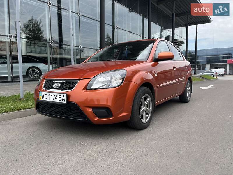 Седан Kia Rio 2010 в Луцке