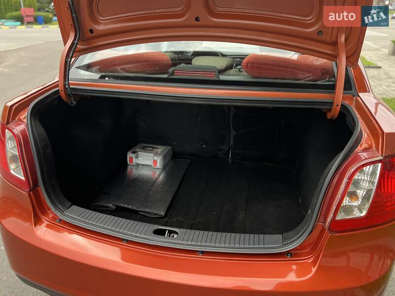 Седан Kia Rio 2010 в Луцке