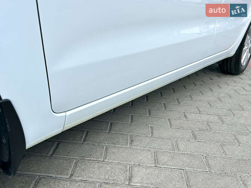 Хэтчбек Kia Rio 2012 в Белой Церкви