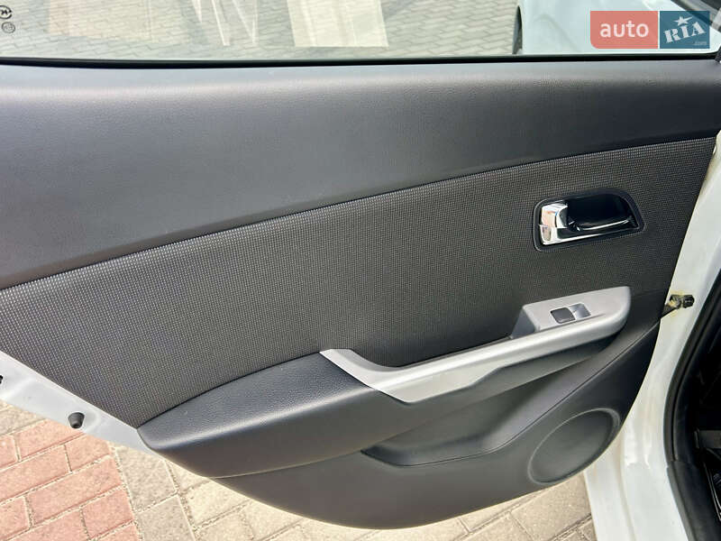 Хэтчбек Kia Rio 2012 в Белой Церкви