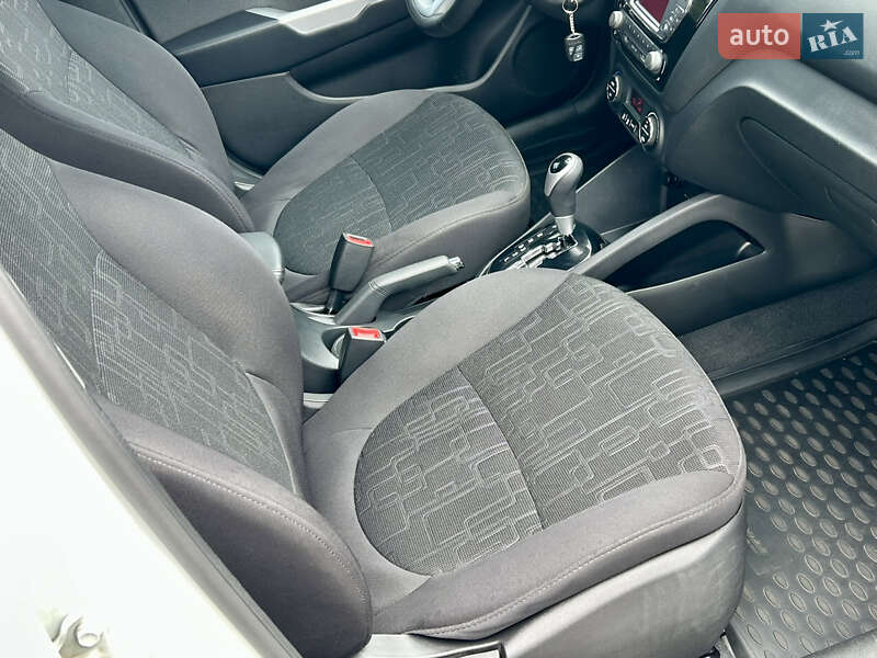 Хэтчбек Kia Rio 2012 в Белой Церкви