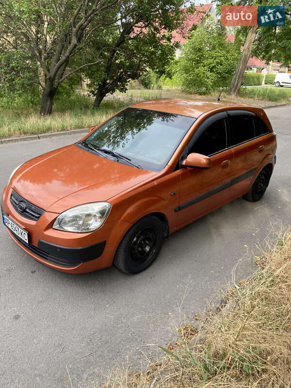 Хэтчбек Kia Rio 2006 в Запорожье