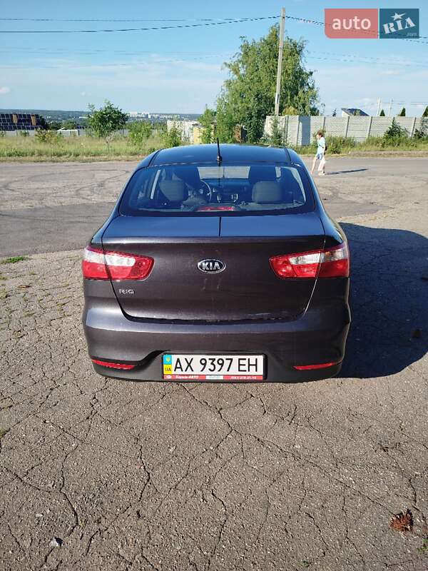 Седан Kia Rio 2015 в Коротичу