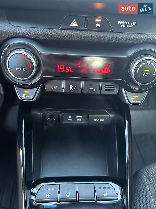 Хэтчбек Kia Rio 2017 в Львове