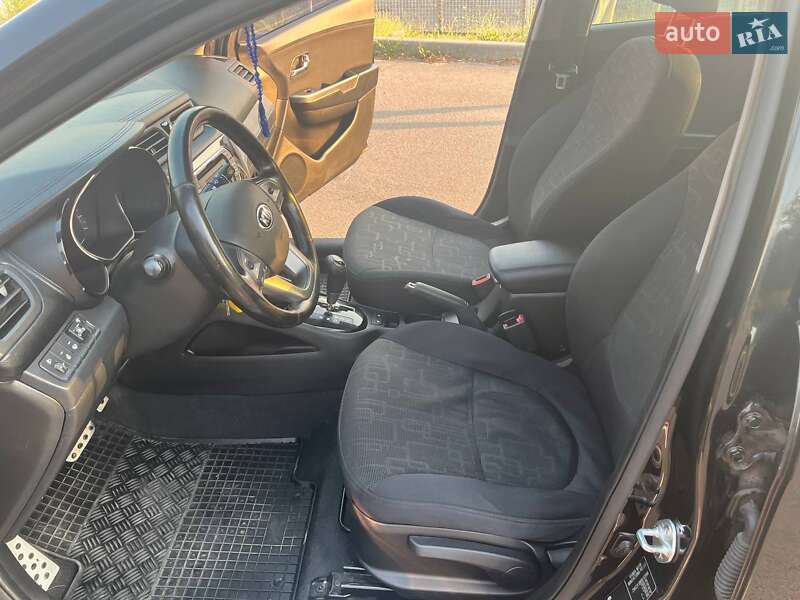 Седан Kia Rio 2013 в Кривому Розі