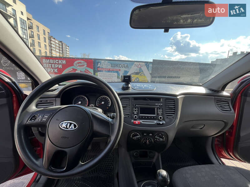 Хетчбек Kia Rio 2010 в Хмельницькому