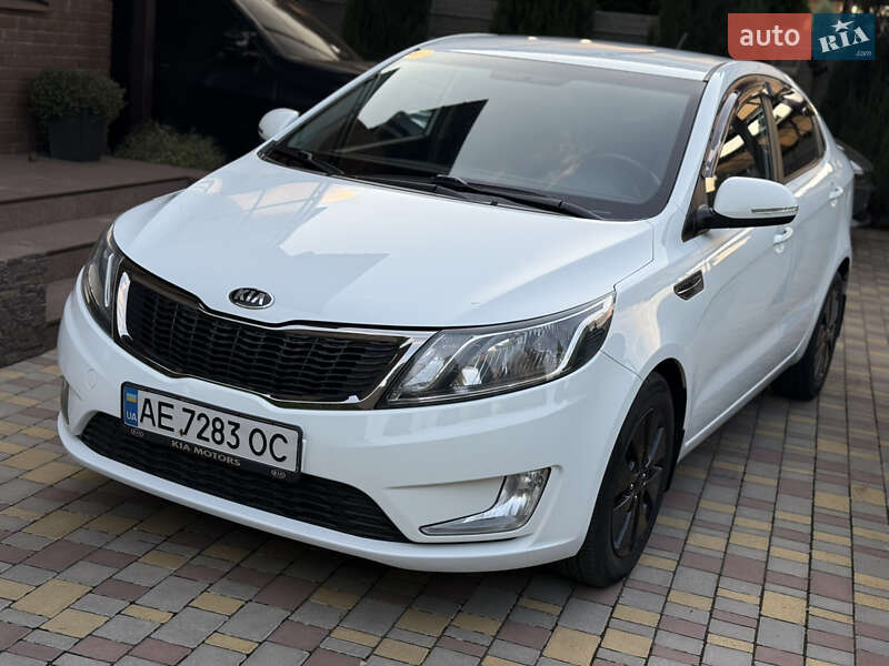 Седан Kia Rio 2014 в Дніпрі