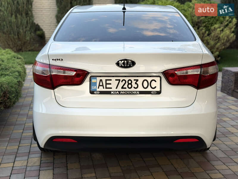 Седан Kia Rio 2014 в Дніпрі