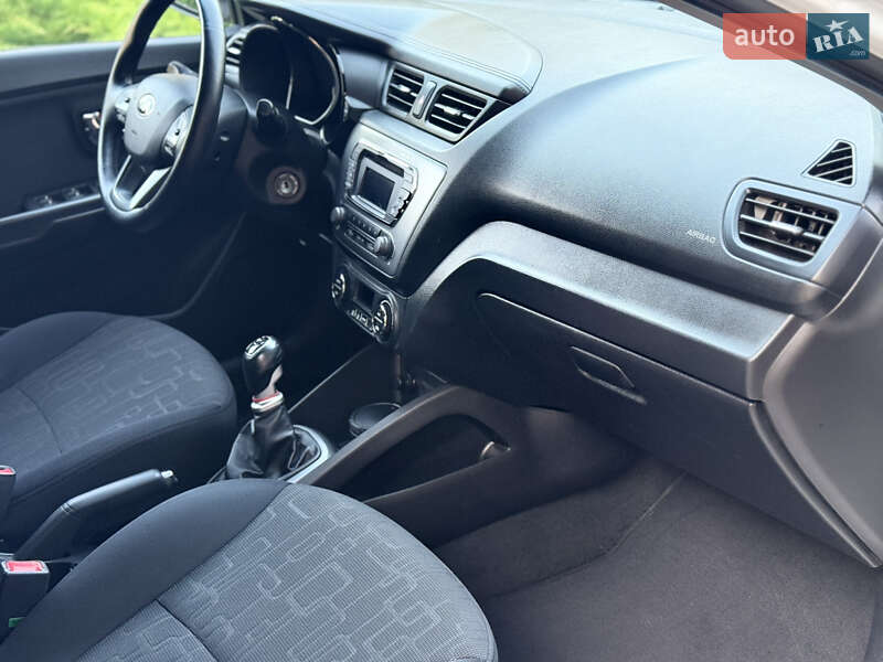 Седан Kia Rio 2014 в Дніпрі