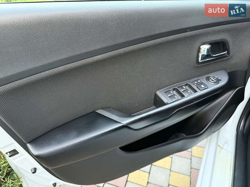 Седан Kia Rio 2014 в Дніпрі