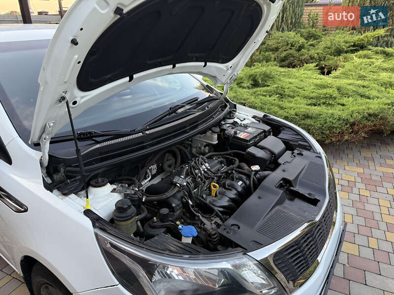 Седан Kia Rio 2014 в Дніпрі