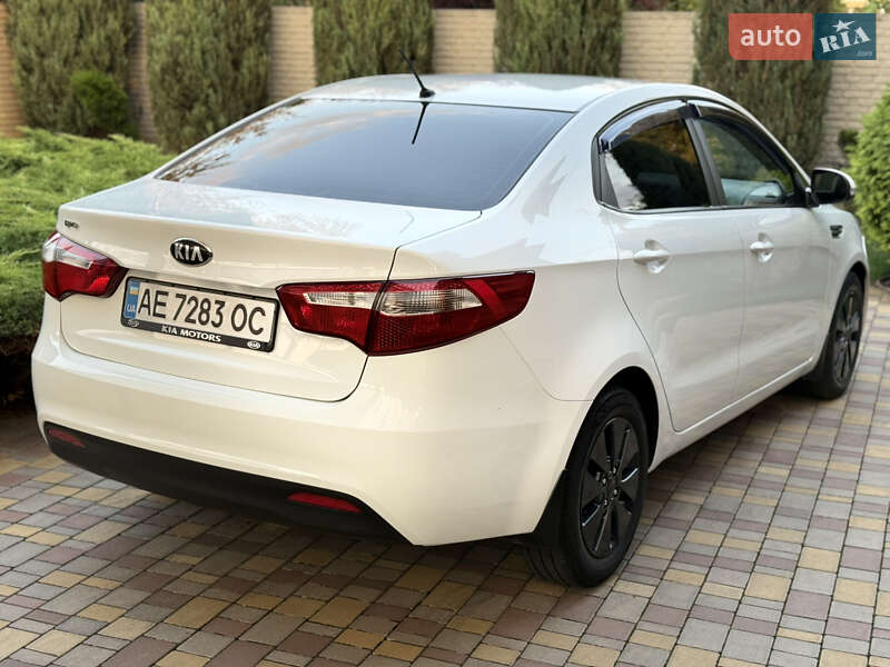 Седан Kia Rio 2014 в Дніпрі