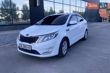 Седан Kia Rio 2013 в Дніпрі