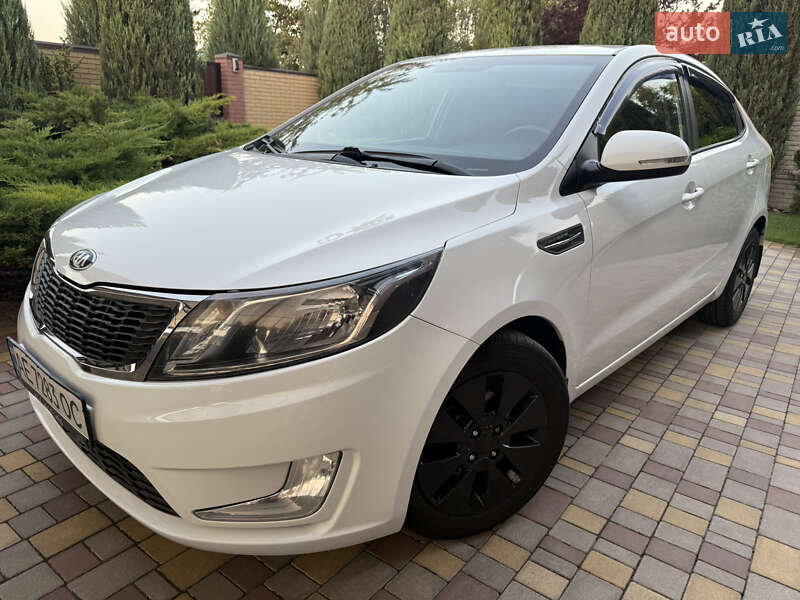 Седан Kia Rio 2014 в Дніпрі