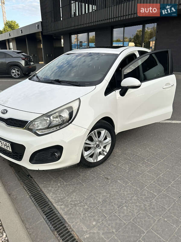 Хетчбек Kia Rio 2012 в Ужгороді фото 4 Хетчбек Kia Rio 2012 в Ужгороді