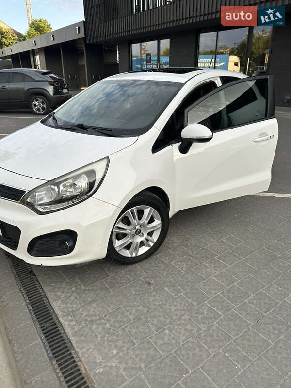 Хетчбек Kia Rio 2012 в Ужгороді фото 8 Хетчбек Kia Rio 2012 в Ужгороді