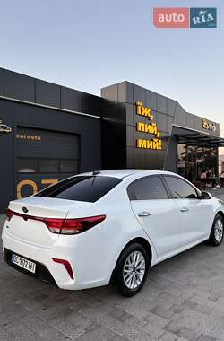 Седан Kia Rio 2018 в 