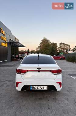 Седан Kia Rio 2018 в 