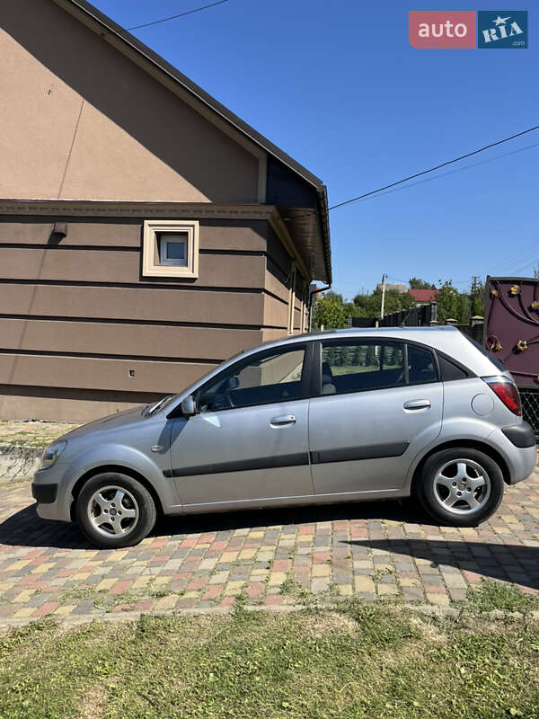 Хэтчбек Kia Rio 2007 в Ровно