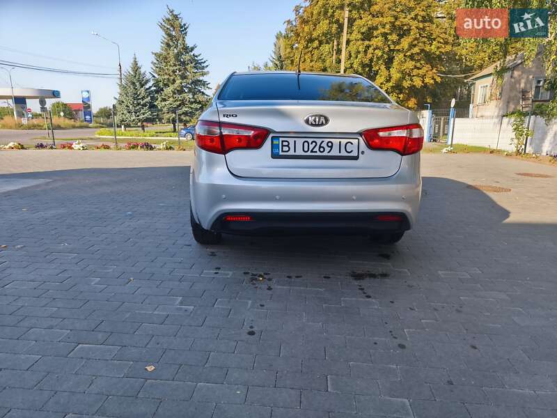 Седан Kia Rio 2013 в Великой Багачке