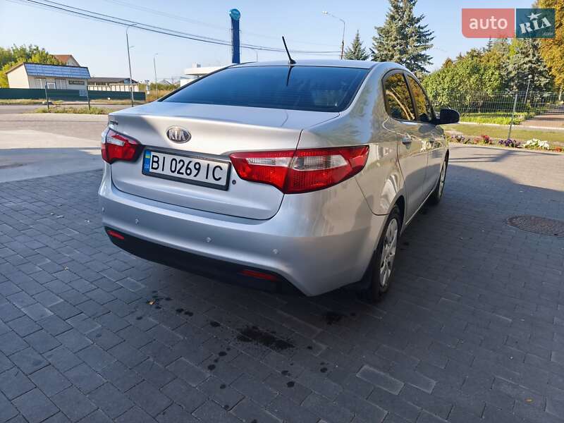 Седан Kia Rio 2013 в Великой Багачке