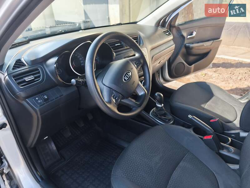 Седан Kia Rio 2013 в Великой Багачке