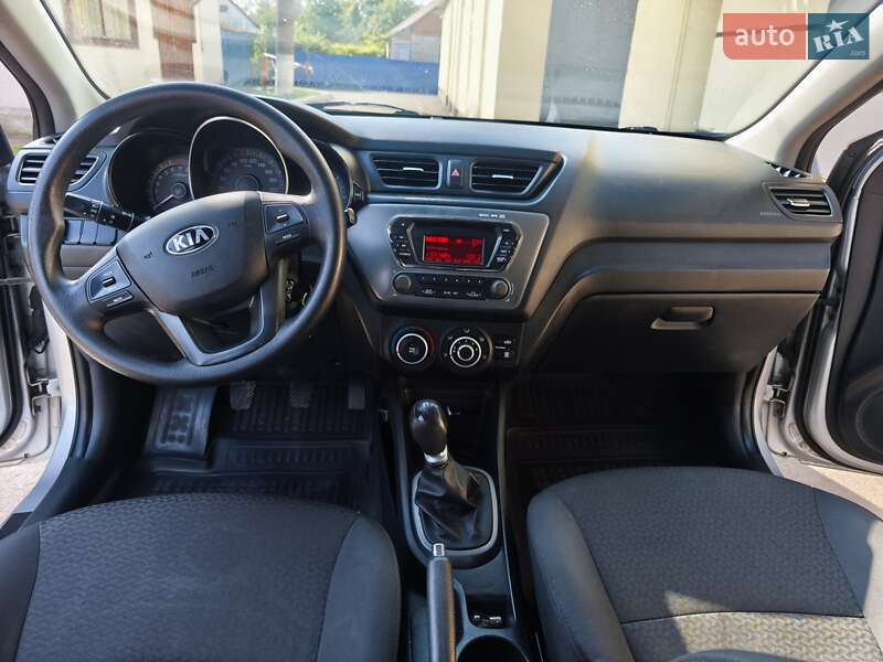 Седан Kia Rio 2013 в Великой Багачке