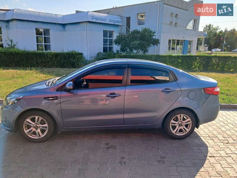 Седан Kia Rio 2013 в Сумах