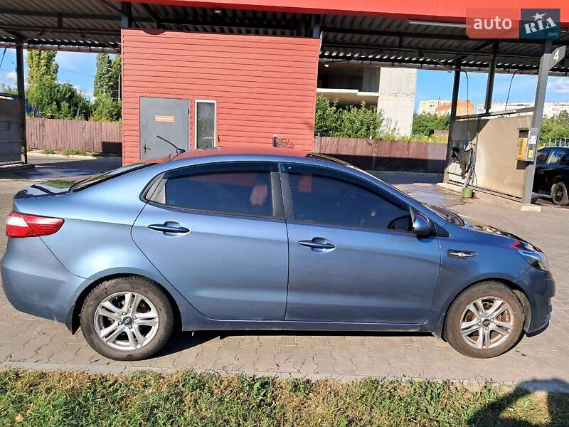 Седан Kia Rio 2013 в Сумах