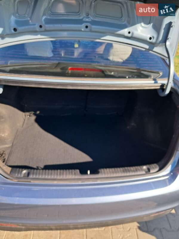 Седан Kia Rio 2013 в Сумах