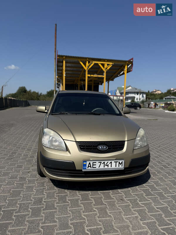 Хэтчбек Kia Rio 2008 в 