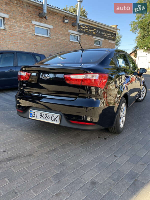 Седан Kia Rio 2017 в Лубнах