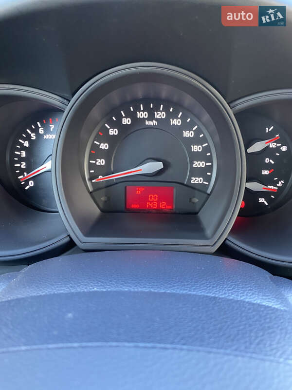 Седан Kia Rio 2017 в Лубнах