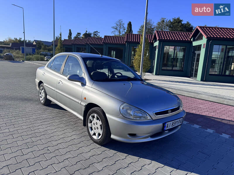 Kia Rio 2002