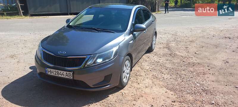 Седан Kia Rio 2011 в Кривом Роге