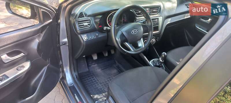 Седан Kia Rio 2011 в Кривом Роге