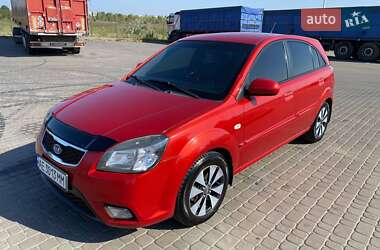 Хэтчбек Kia Rio 2011 в Новомосковске
