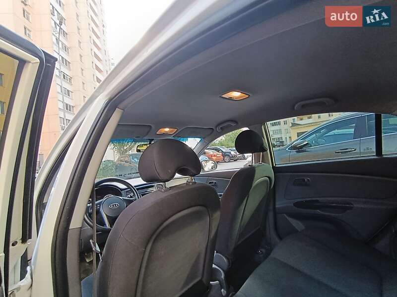 Седан Kia Rio 2010 в Броварах