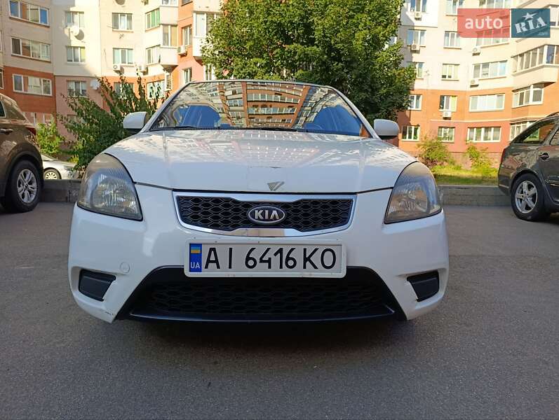 Седан Kia Rio 2010 в Броварах