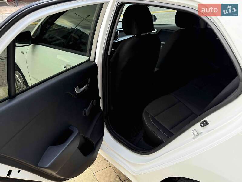Хэтчбек Kia Rio 2018 в Львове