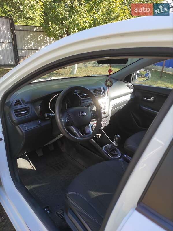 Седан Kia Rio 2013 в Нежине