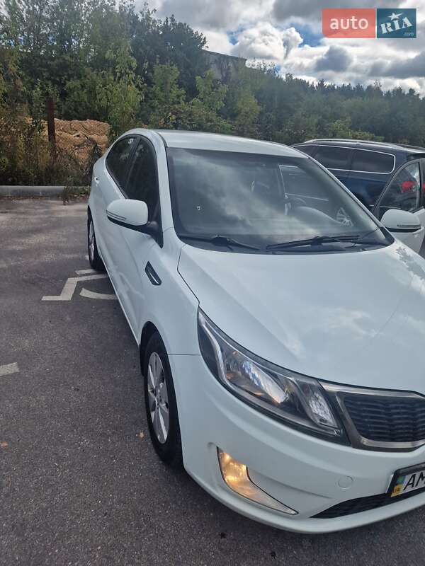 Седан Kia Rio 2012 в Житомире