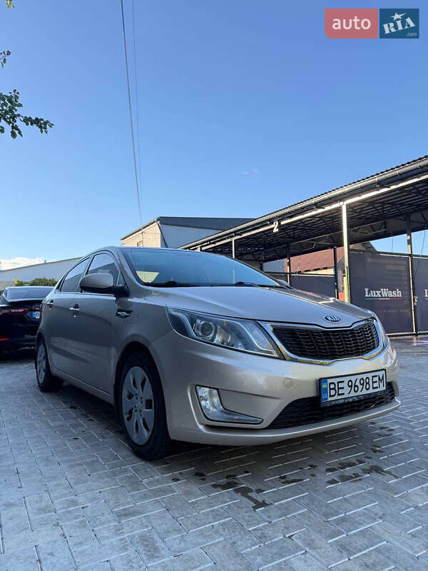 Седан Kia Rio 2013 в Первомайске
