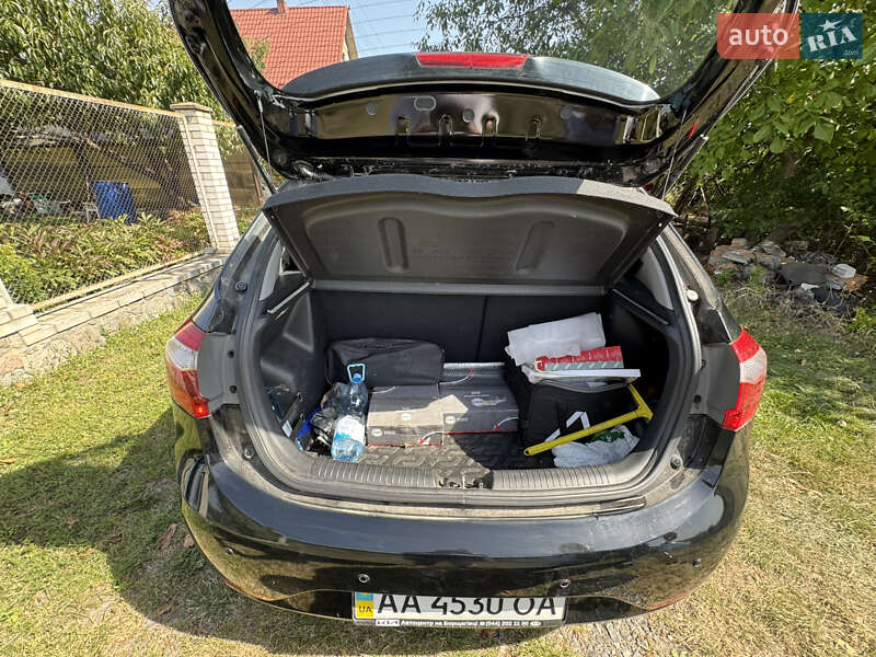 Хетчбек Kia Rio 2013 в Києві