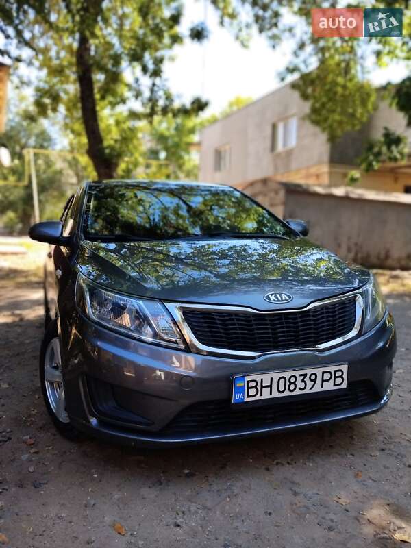 Седан Kia Rio 2012 в Измаиле