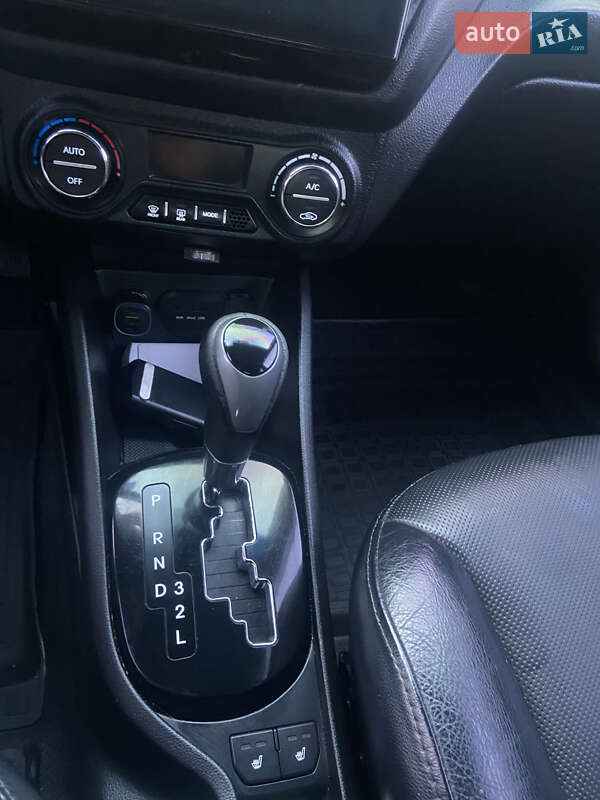 Седан Kia Rio 2013 в Киеве