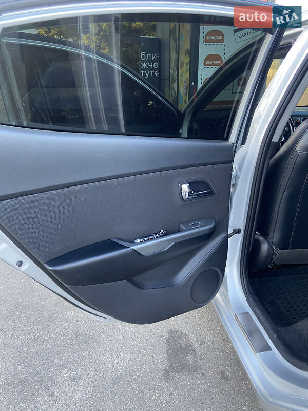 Седан Kia Rio 2013 в Киеве