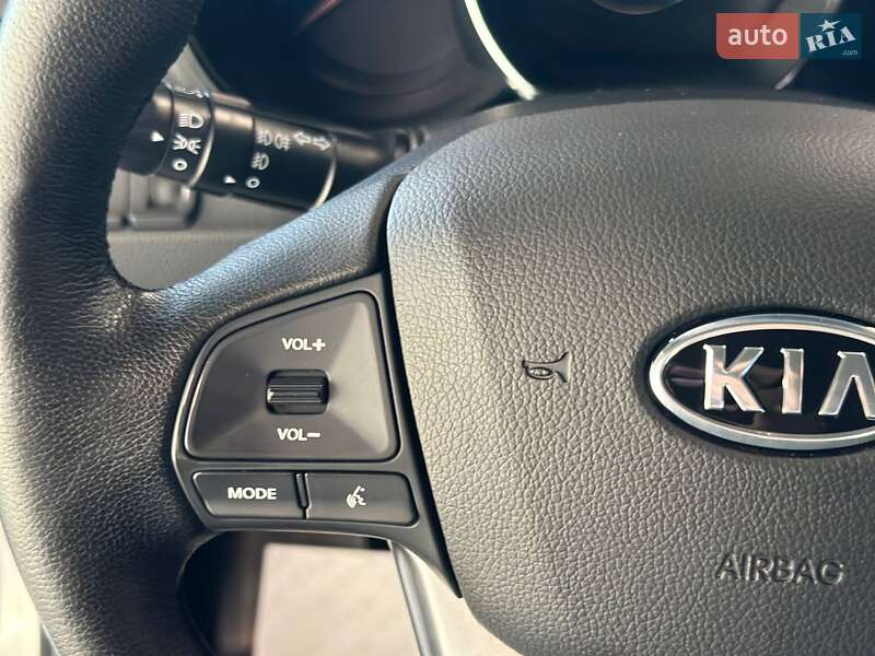 Седан Kia Rio 2012 в Львове