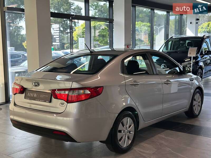 Седан Kia Rio 2012 в Львове